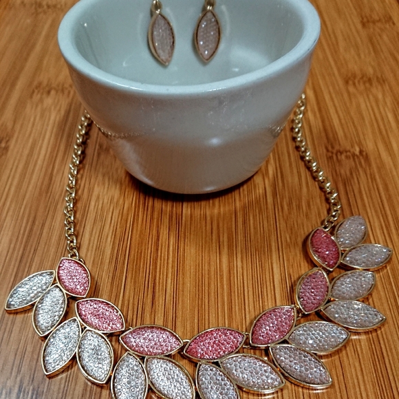 Ellen Tracy Necklace & Earring set - Picture 4 of 16